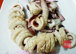 双椒炒鱿鱼的做法图解2