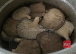 脆煎平菇的做法图解1