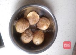 香煎小土豆的做法图解1