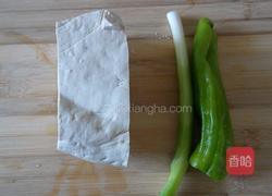 青椒豆腐的做法图解1