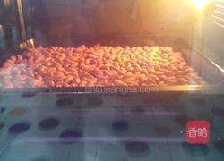 糖霜花生的做法图解2