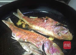 红烧红鱼的做法图解2