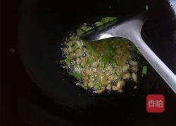 胡萝卜炒西兰花的做法图解4