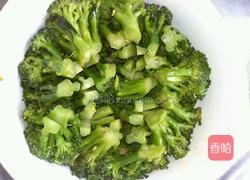 胡萝卜炒西兰花的做法图解7