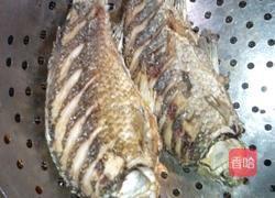 湘妹子烧鲫鱼的做法图解1