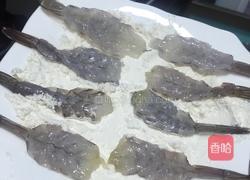 面包糠炸虾的做法图解2