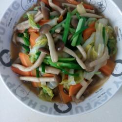 白菜青蒜蟹味菇的做法[图]