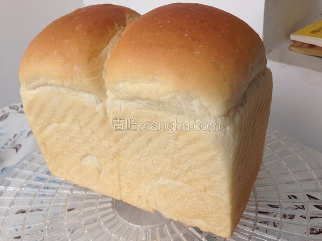 烤箱预热190度。最下层，烤45分钟左右。上色及时加盖锡纸。烤好马上取出放烤架冷却。