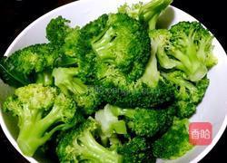 虾仁炒西兰花的做法图解3