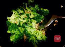 虾仁炒西兰花的做法图解5