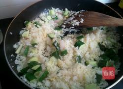 咖喱鲜鱿蛋炒饭的做法图解6