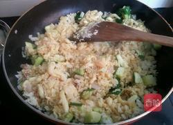 咖喱鲜鱿蛋炒饭的做法图解7