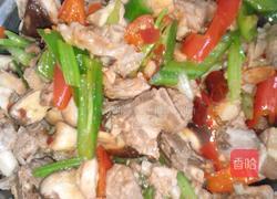 香菇焖鸭肉的做法图解1