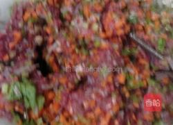 包子（芹菜.胡萝卜.牛肉馅的包子）的做法图解3