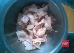 Illustration of how to make stir-fried meat slices 3