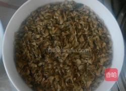 槐花韭菜鸡蛋包子的做法图解1