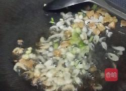 干煸虾皮炒卷心菜的做法图解5