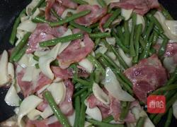 杏鲍菇炒培根的做法图解3