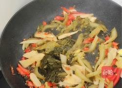 酸菜煮黄骨鱼的做法图解4