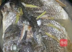 焖红鼓鱼的做法图解3