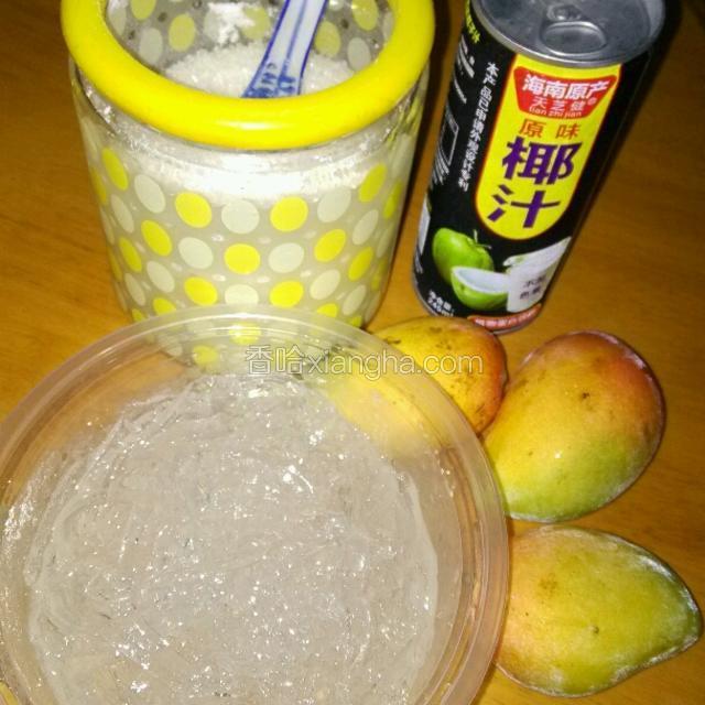 准备好食材，除了砂糖其他的都是从冰箱冷藏拿出来的