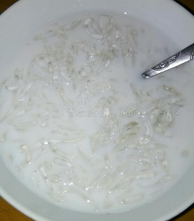 搅拌均匀至砂糖完全融化