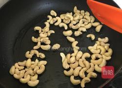 西芹百合炒腰果的做法图解3