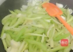 西芹百合炒腰果的做法图解5
