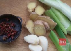 莲藕炖排骨的做法图解2