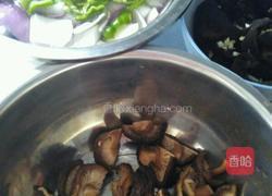 干锅香菇鸡的做法图解2