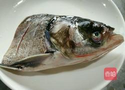 双椒鱼头的做法图解1