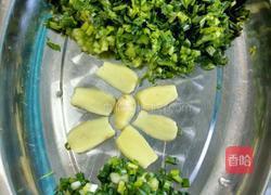 菠菜鸡蛋粥的做法图解1