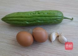 苦瓜炒鸡蛋的做法图解1