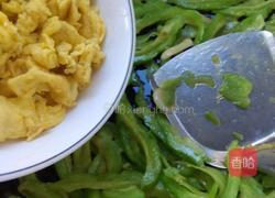 苦瓜炒鸡蛋的做法图解8