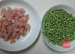 豌豆炒鸡的做法图解1