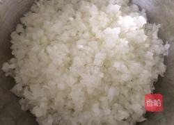 洋葱肉丸子的做法图解2