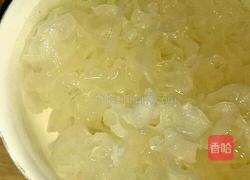 银耳莲子羹的做法图解2