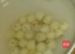 银耳莲子羹的做法图解3