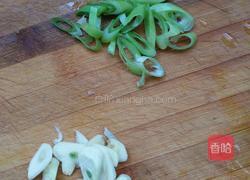 豆角炒肉的做法图解1