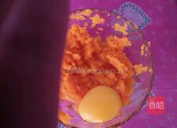胡萝卜鸡蛋面鱼的做法图解4