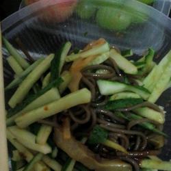 蕨根粉拌黄瓜的做法[图]