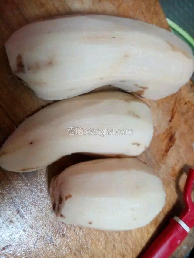 莲藕洗净去皮