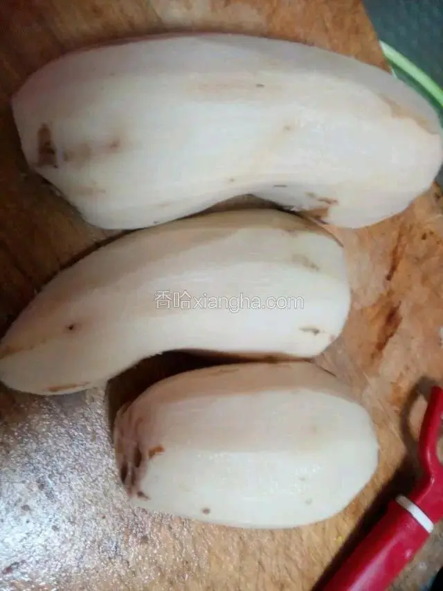 莲藕洗净去皮