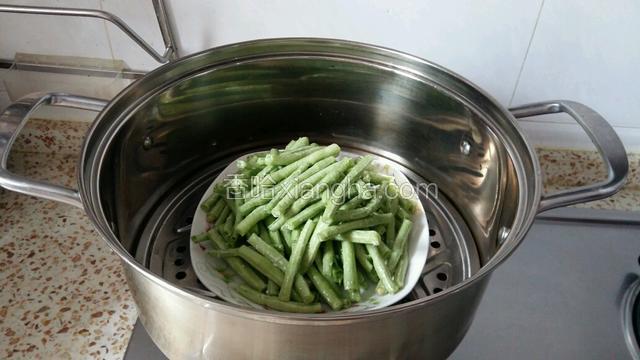 放入蒸锅蒸15分钟。