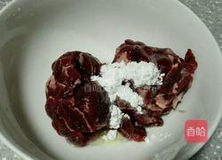 辣椒香芹蒜苗炒牛肉的做法图解1