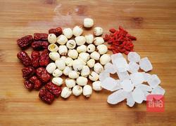 银耳莲子羹的做法图解2