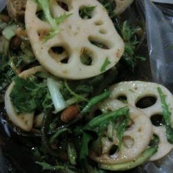 凉拌藕片的做法[图]