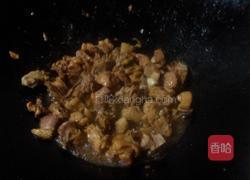 核桃干煸鸭丁的做法图解4