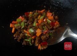 核桃干煸鸭丁的做法图解5