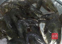 油煎香酥虾的做法图解1